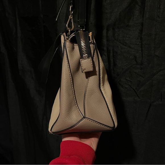 4 / 100$ Guess Elegant Cream and Black Shoulder Bag - Picture 2 of 8